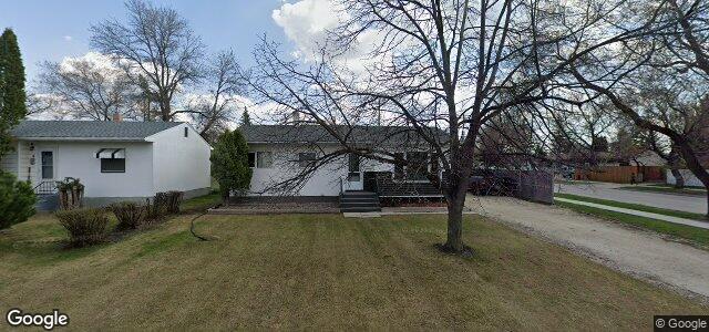 Photo of 2 Applewood Bay in Winnipeg, Manitoba