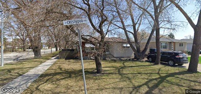 Larawan ng 2 Crestwood Crescent sa Winnipeg, Manitoba
