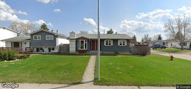 Larawan ng 2 Penrose Place sa Winnipeg, Manitoba