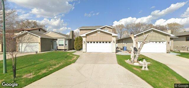 Larawan ng 215 Penfold Crescent sa Winnipeg, Manitoba