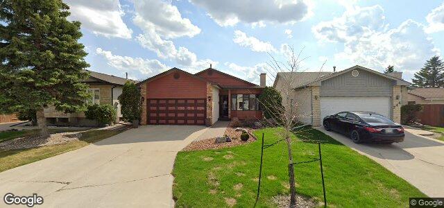 Larawan ng 242 Penfold Crescent sa Winnipeg, Manitoba