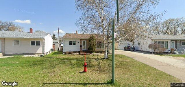 Larawan ng 28 Crestwood Crescent sa Winnipeg, Manitoba