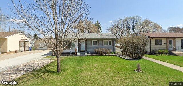 Larawan ng 30 Crestwood Crescent sa Winnipeg, Manitoba