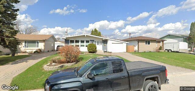 Larawan ng 30 Lochinvar Avenue sa Winnipeg, Manitoba