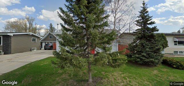 Larawan ng 32 Vincent Massey Boulevard sa Winnipeg, Manitoba