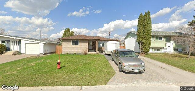 Larawan ng 34 Lochinvar Avenue sa Winnipeg, Manitoba
