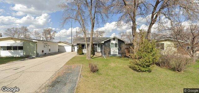 Larawan ng 34 Lochmoor Avenue sa Winnipeg, Manitoba
