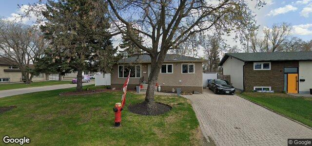 Larawan ng 38 Vincent Massey Boulevard sa Winnipeg, Manitoba