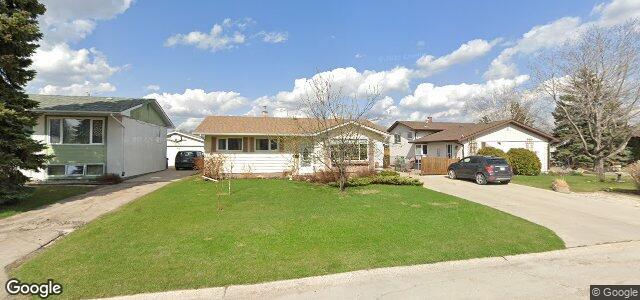 Larawan ng 42 Lochinvar Avenue sa Winnipeg, Manitoba