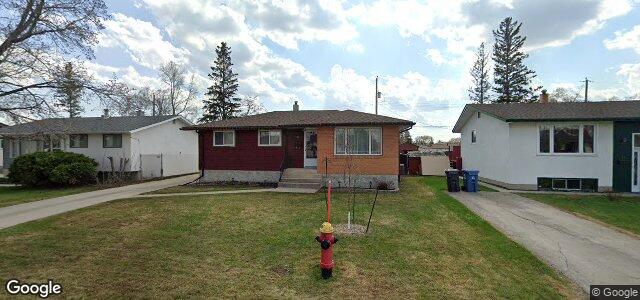 Larawan ng 52 Vincent Massey Boulevard sa Winnipeg, Manitoba