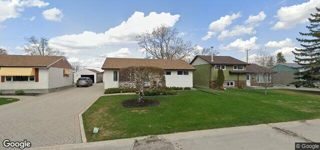 Larawan ng 53 Vincent Massey Boulevard sa Winnipeg, Manitoba