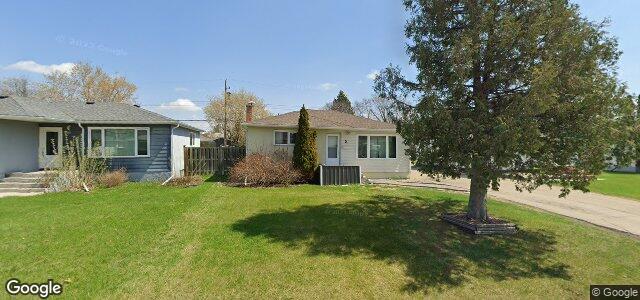 Larawan ng 8 Crestwood Crescent sa Winnipeg, Manitoba