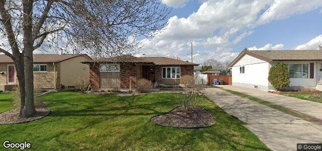 Larawan ng 90 Penfold Crescent sa Winnipeg, Manitoba