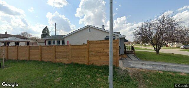 Larawan ng 93 Lochmoor Avenue sa Winnipeg, Manitoba