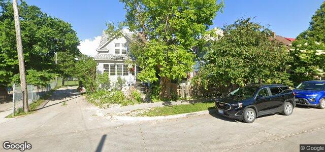 Photo of 490 Camden Place in Winnipeg, Manitoba