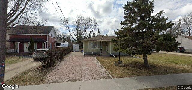 Larawan ng 64 Berrydale Avenue sa Winnipeg, Manitoba