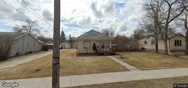 Larawan ng 74 Berrydale Avenue sa Winnipeg, Manitoba